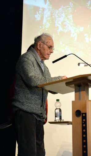 Siegmund Gingold hält seine Rede zum  100. Geburtstag von Peter Gingold am 13. März 2016 in Frankfurt am Main